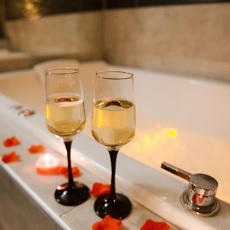 La Suite Romantique Avec Jacuzzi Au Coeur De Perpignan Eksteriør billede