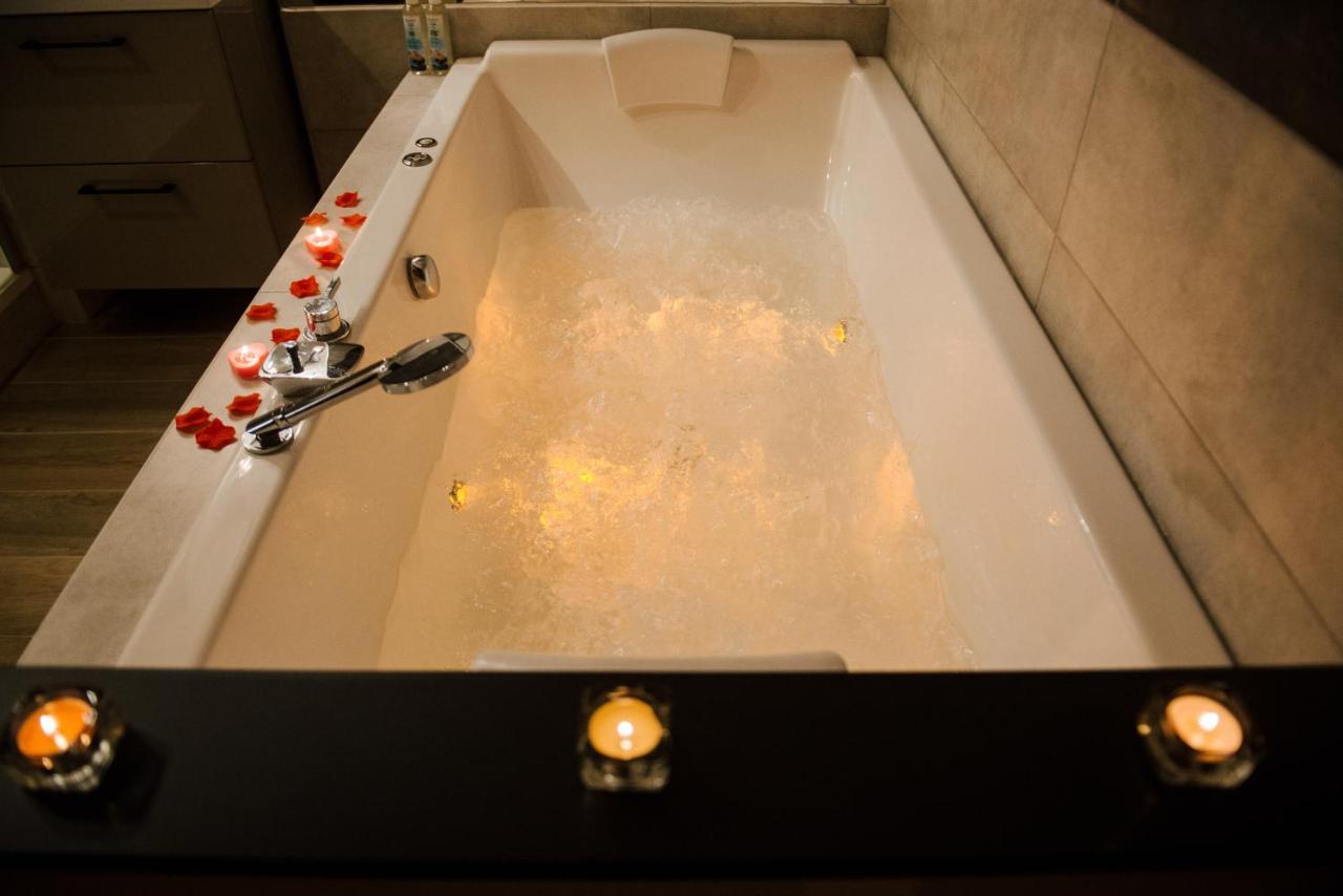 La Suite Romantique Avec Jacuzzi Au Coeur De Perpignan Eksteriør billede