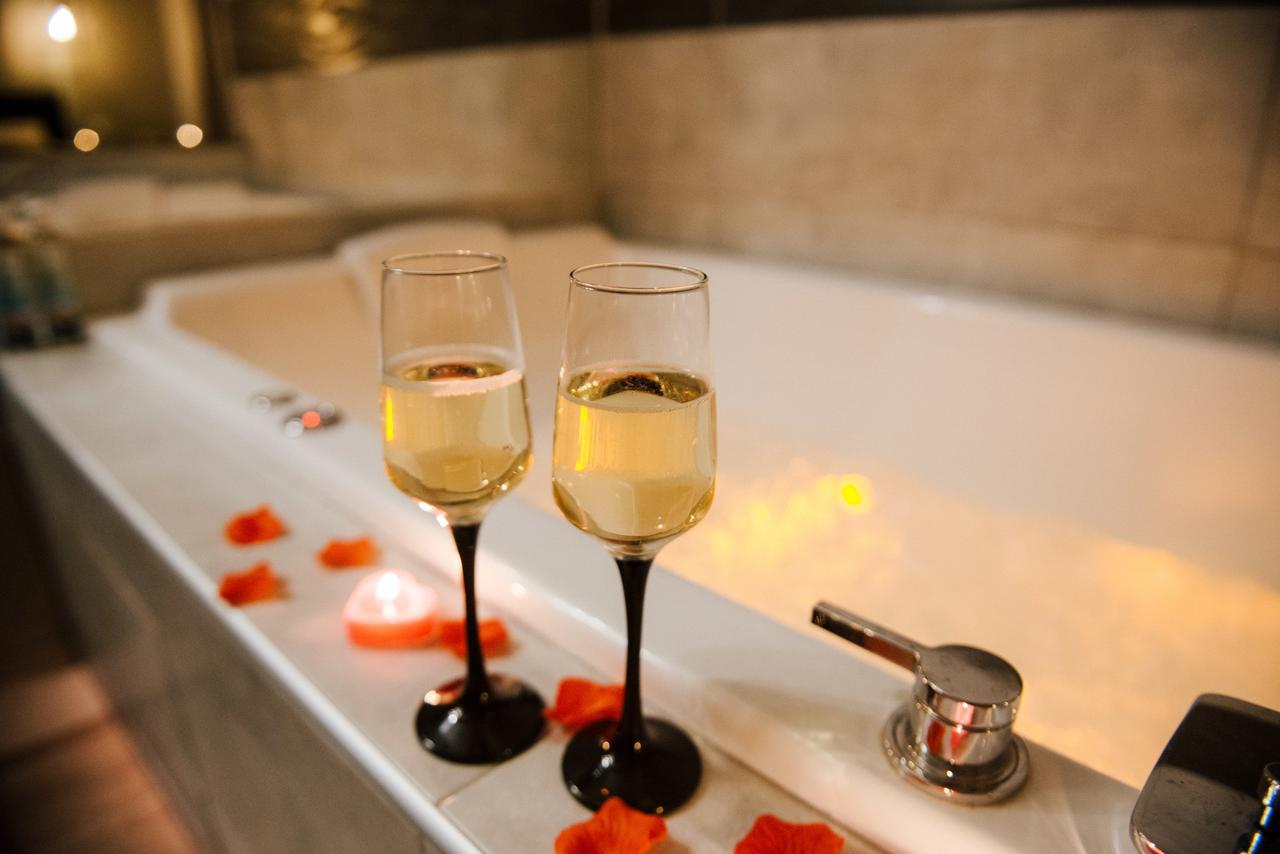 La Suite Romantique Avec Jacuzzi Au Coeur De Perpignan Eksteriør billede