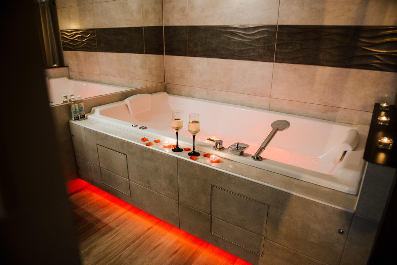 La Suite Romantique Avec Jacuzzi Au Coeur De Perpignan Eksteriør billede