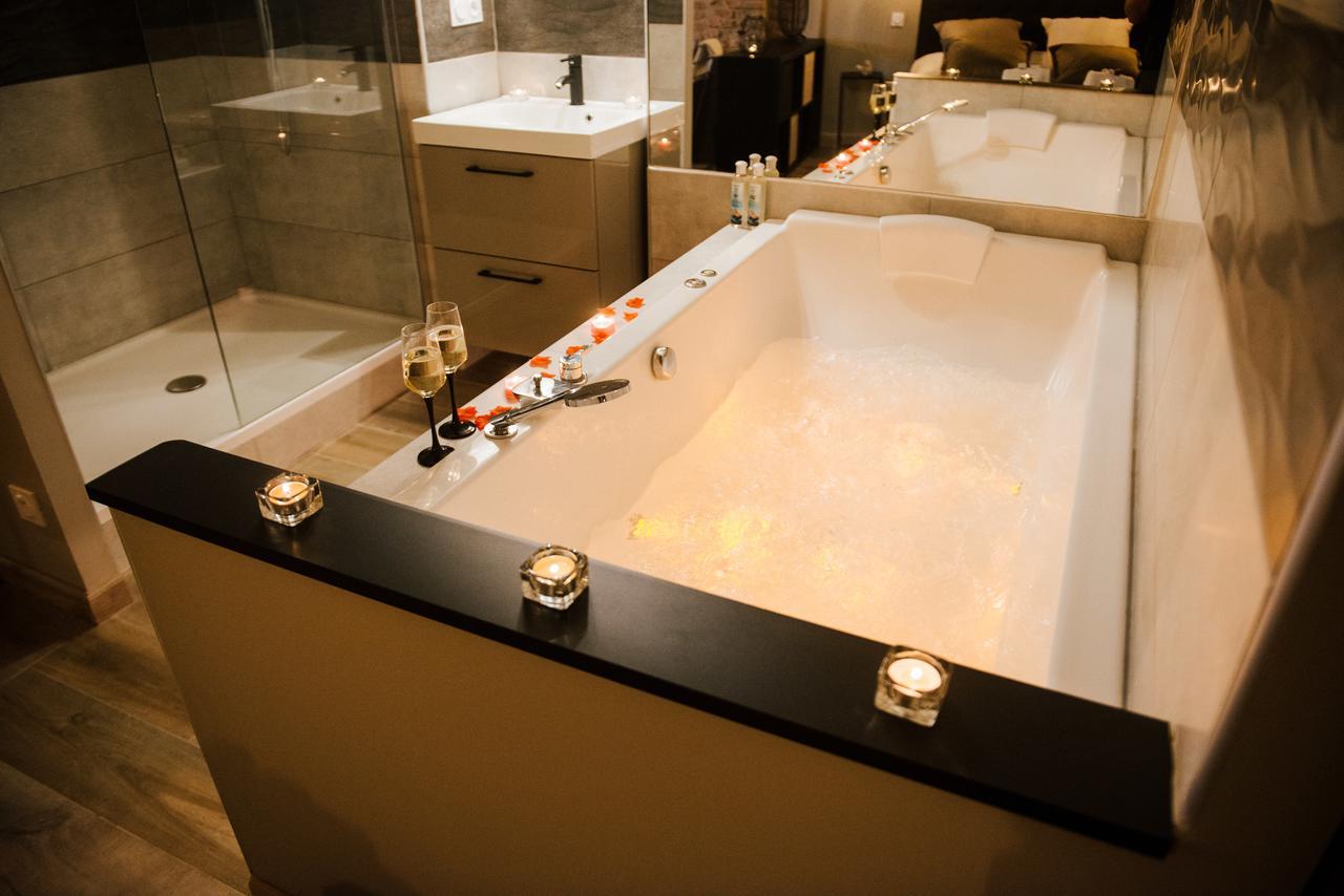 La Suite Romantique Avec Jacuzzi Au Coeur De Perpignan Eksteriør billede