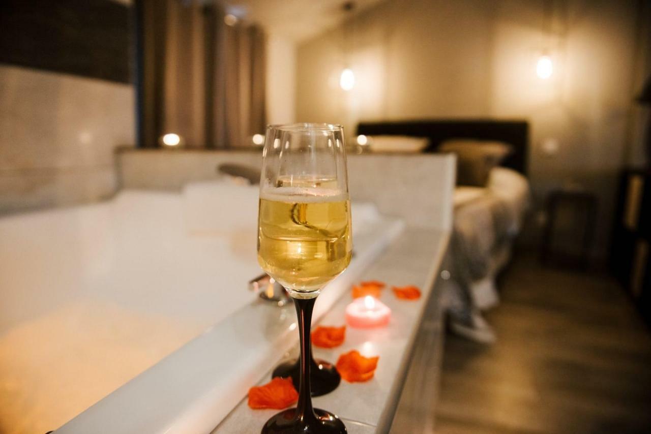 La Suite Romantique Avec Jacuzzi Au Coeur De Perpignan Eksteriør billede